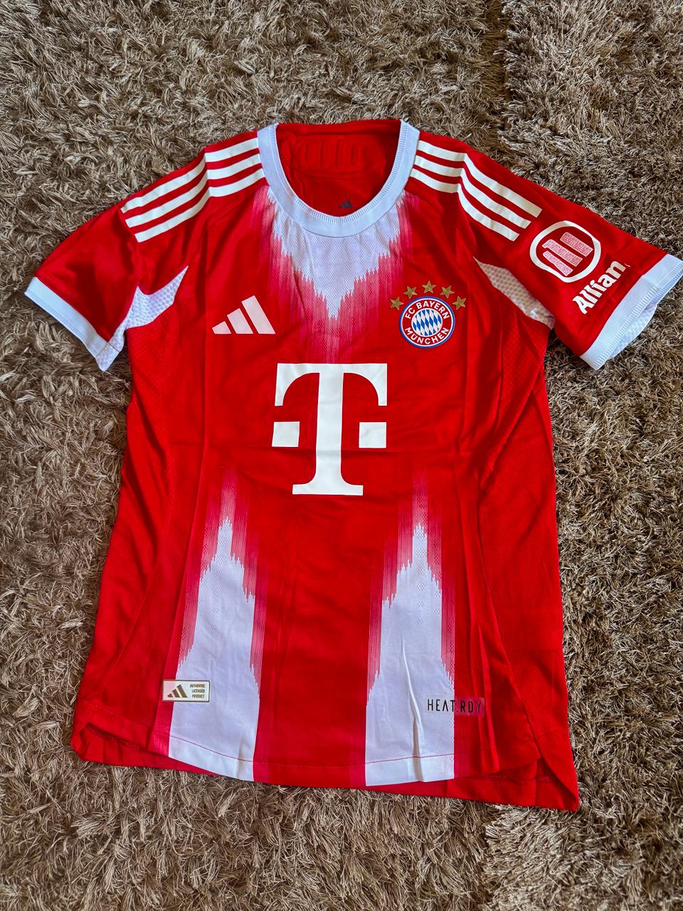 BAYERN 2025/26 HOME